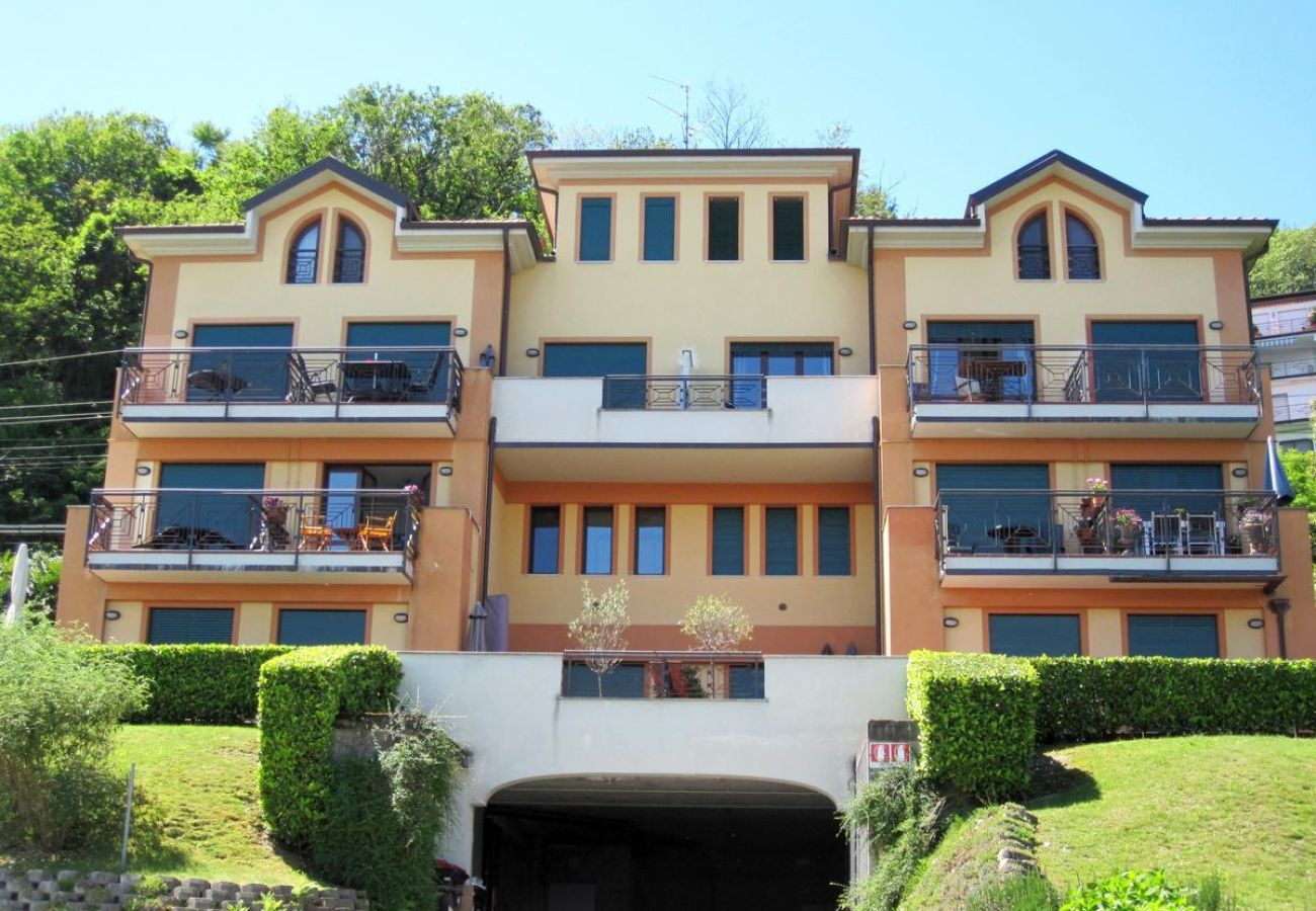 Ferienwohnung in Stresa - Sole e Lago apartment with terrace lake view in St