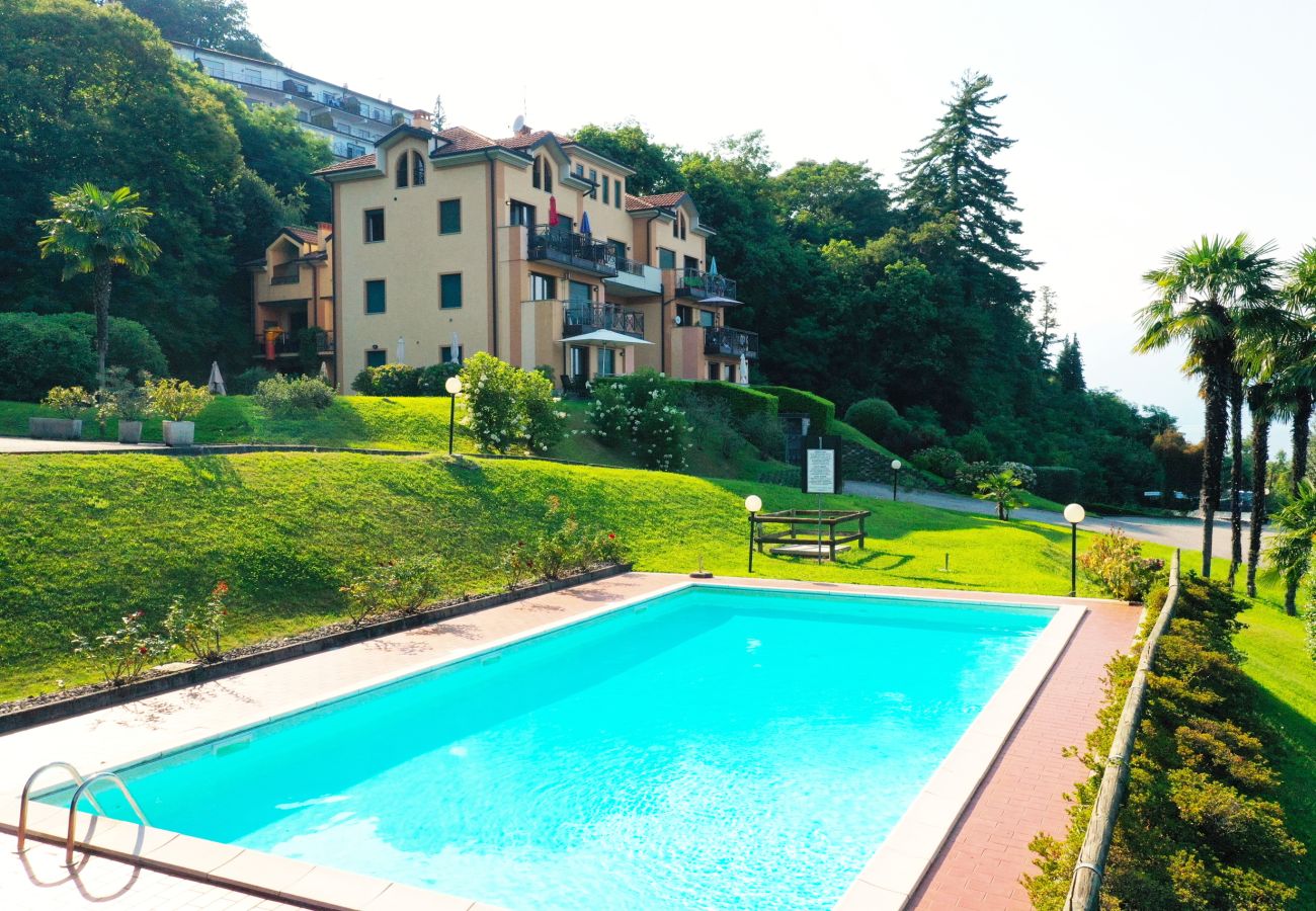 Ferienwohnung in Stresa - Sole e Lago apartment with terrace lake view in St