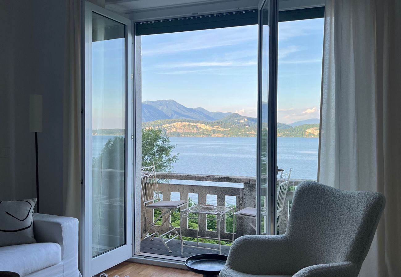 Ferienwohnung in Belgirate - Camelia modern apartment with lake view in Belgira