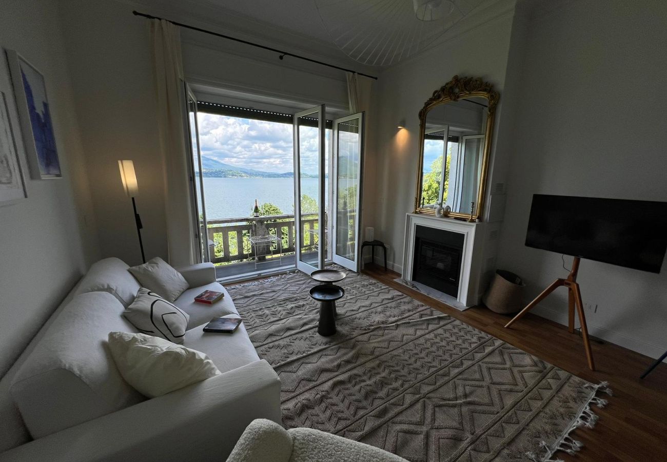Apartment in Belgirate - Camelia modern apartment with lake view in Belgira